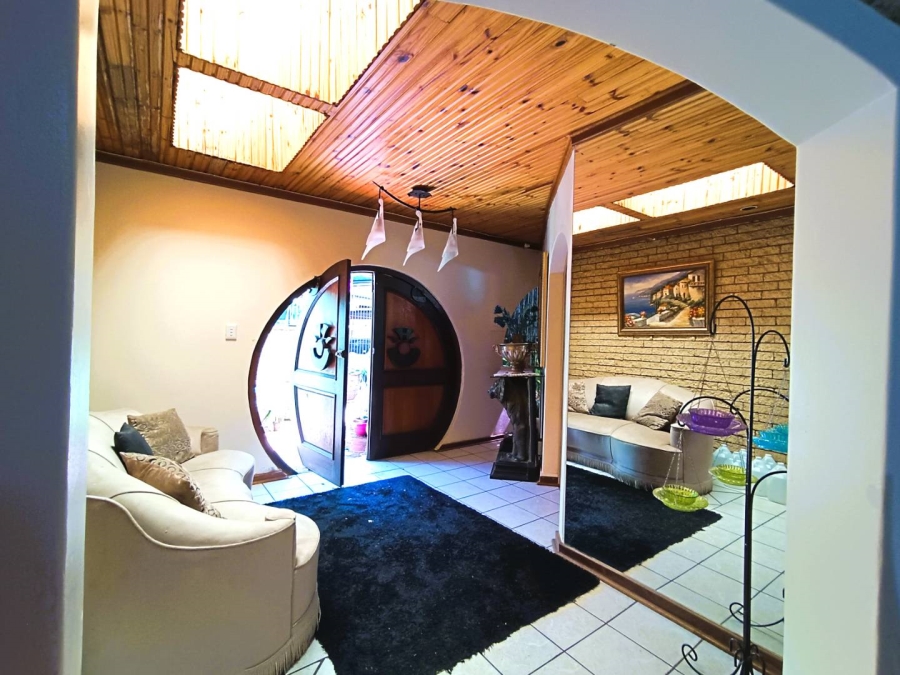 4 Bedroom Property for Sale in Langenhovenpark Free State